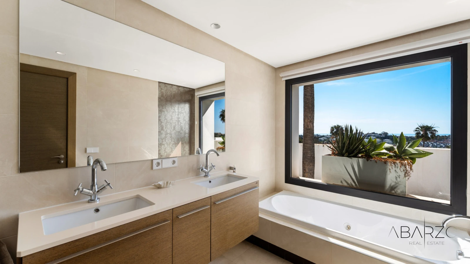 Contemporary villa for sale in Benahavís with panoramic golf and sea views — interior, La Reserva de Alcuzcuz, Benahavís (33 of 49)