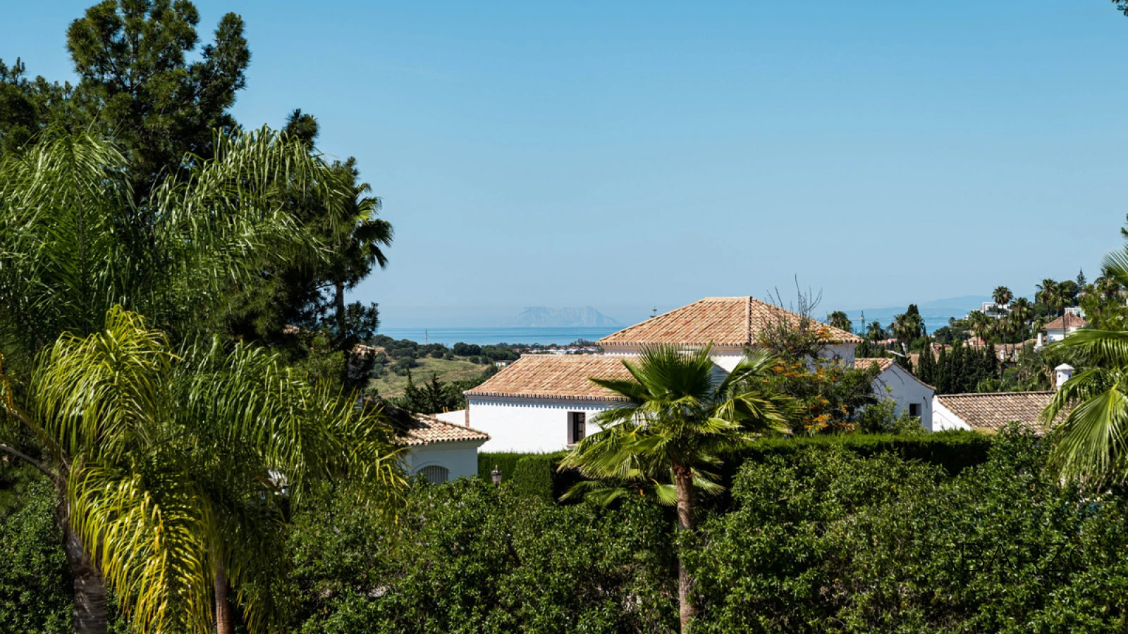 Contemporary villa for sale in Benahavís with panoramic golf and sea views — interior, La Reserva de Alcuzcuz, Benahavís (29 of 49)