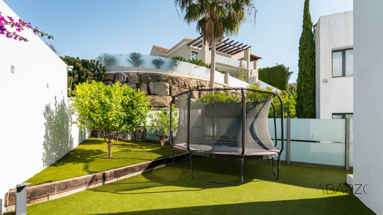 Contemporary villa for sale in Benahavís with panoramic golf and sea views — interior, La Reserva de Alcuzcuz, Benahavís (37 of 49)