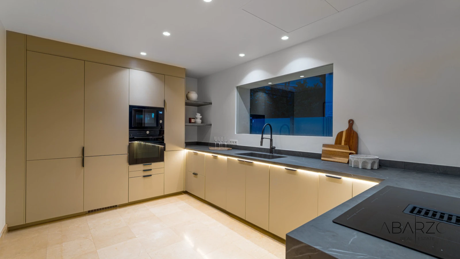 Contemporary villa for sale in Benahavís with panoramic golf and sea views — interior, La Reserva de Alcuzcuz, Benahavís (48 of 49)