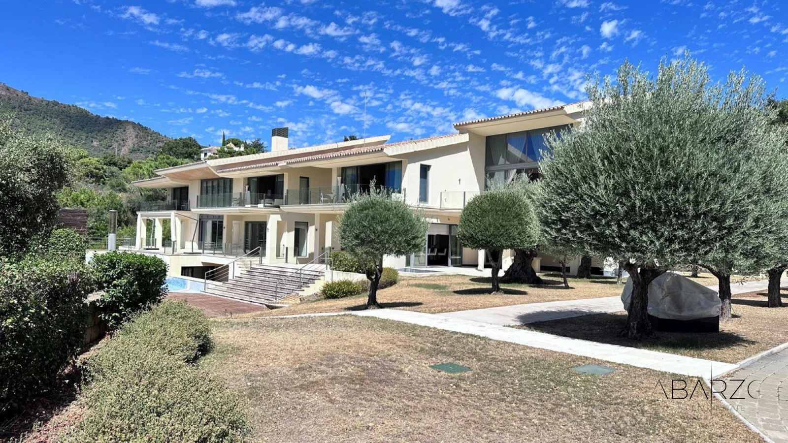 Mansion with Pool and Sports Facilities in La Zagaleta, Benahavís — luxury property for sale in La Zagaleta, Benahavís