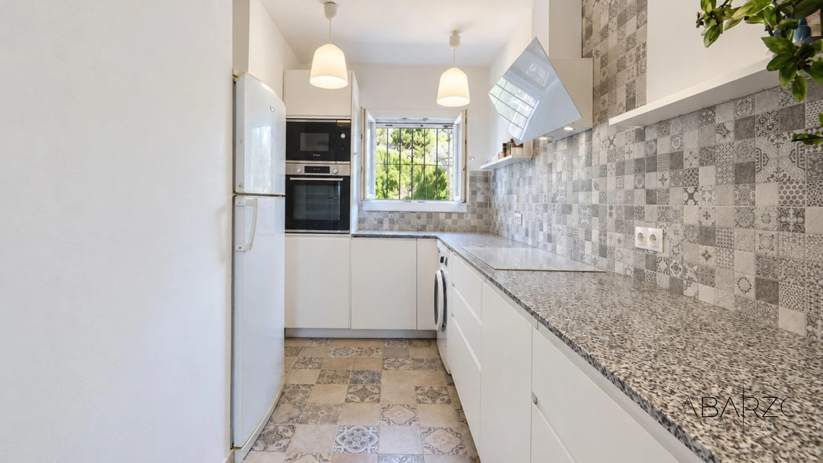 Villa independiente con vistas al mar y parcela de 680 m² en Bello Horizonte, Marbella — interior, Marbella Centro, Marbella (11 of 22)
