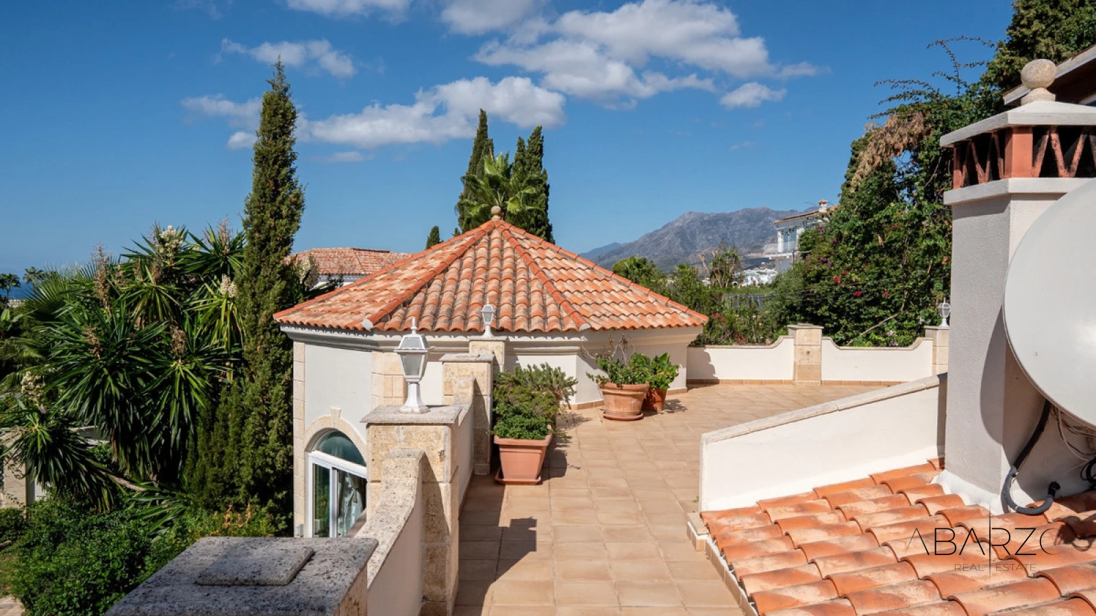 Villa de estilo italiano con vistas al mar y a La Concha en El Rosario, Marbella — interior, Marbella East, Marbella (46 of 49)