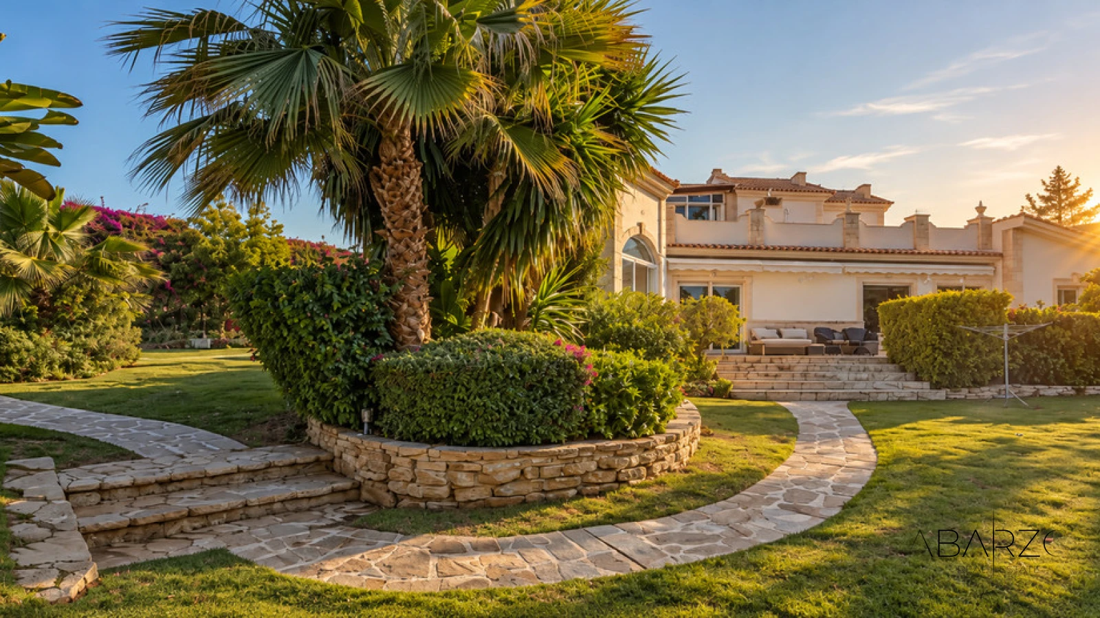 Villa de estilo italiano con vistas al mar y a La Concha en El Rosario, Marbella — luxury property for sale in Marbella East, Marbella