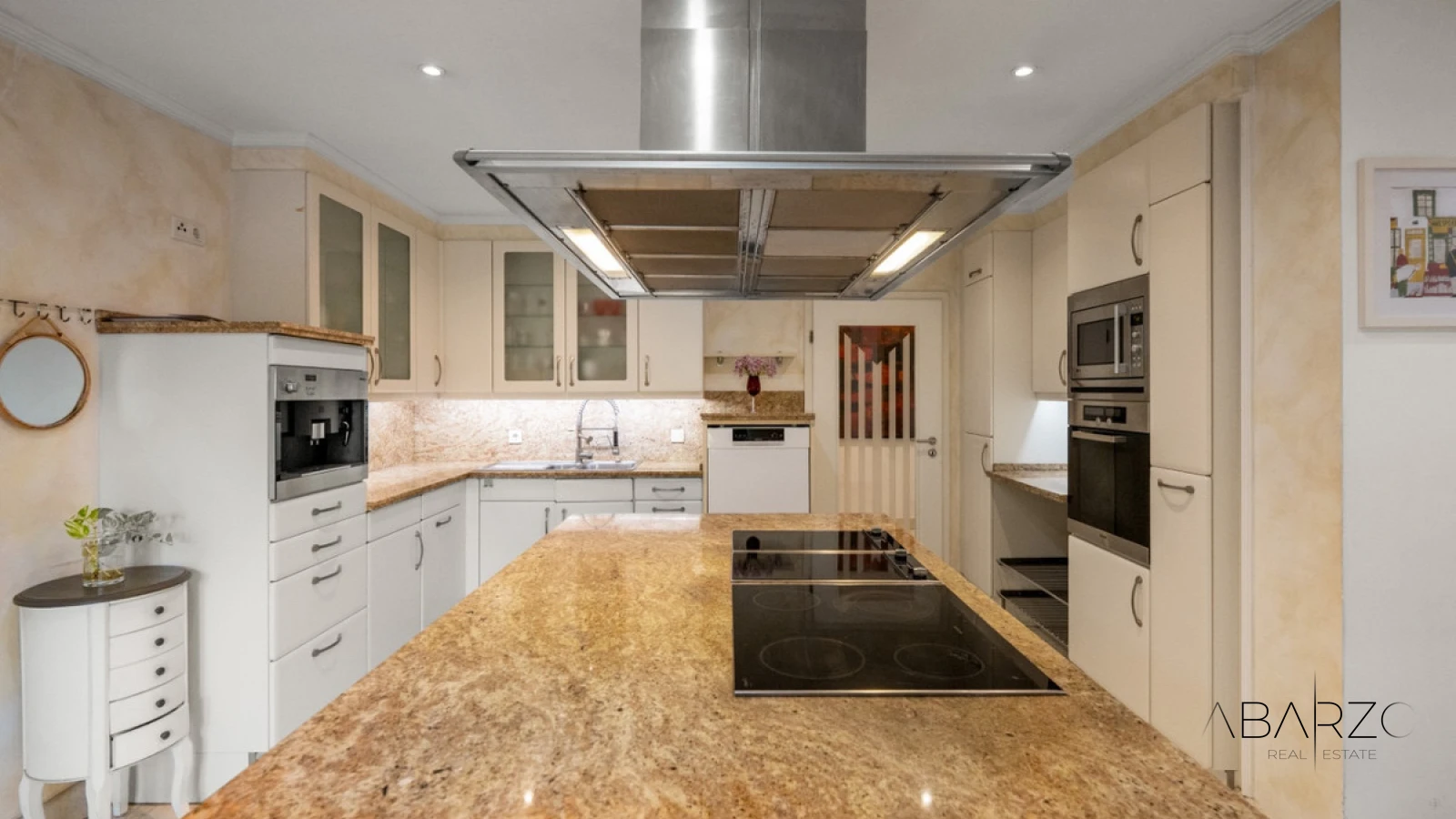 Villa de estilo italiano con vistas al mar y a La Concha en El Rosario, Marbella — interior, Marbella East, Marbella (44 of 49)