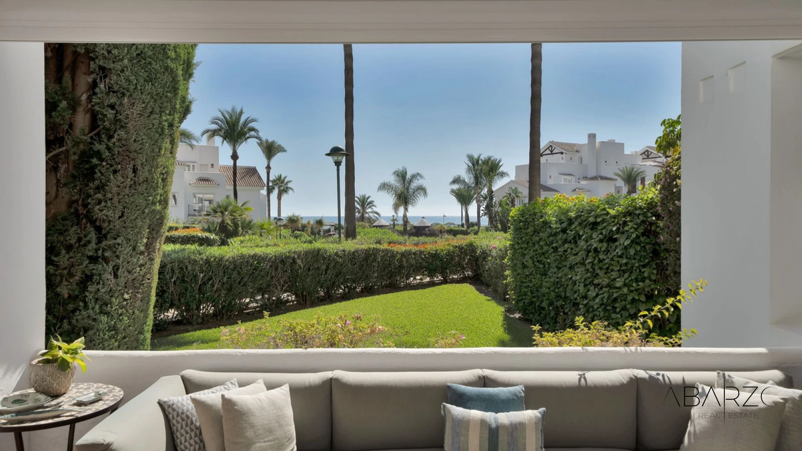 Квартира у моря с частным садом в Los Monteros Palm Beach, Марбелья — luxury property for sale in Marbella East, Marbella