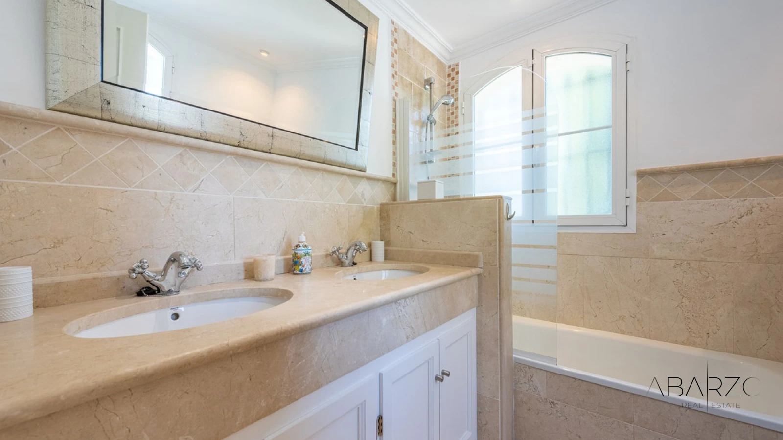 Classic Andalusian Luxury Villa in Marbella's Vega del Colorado with Sea Views — interior, La Quinta, Benahavís (24 of 49)