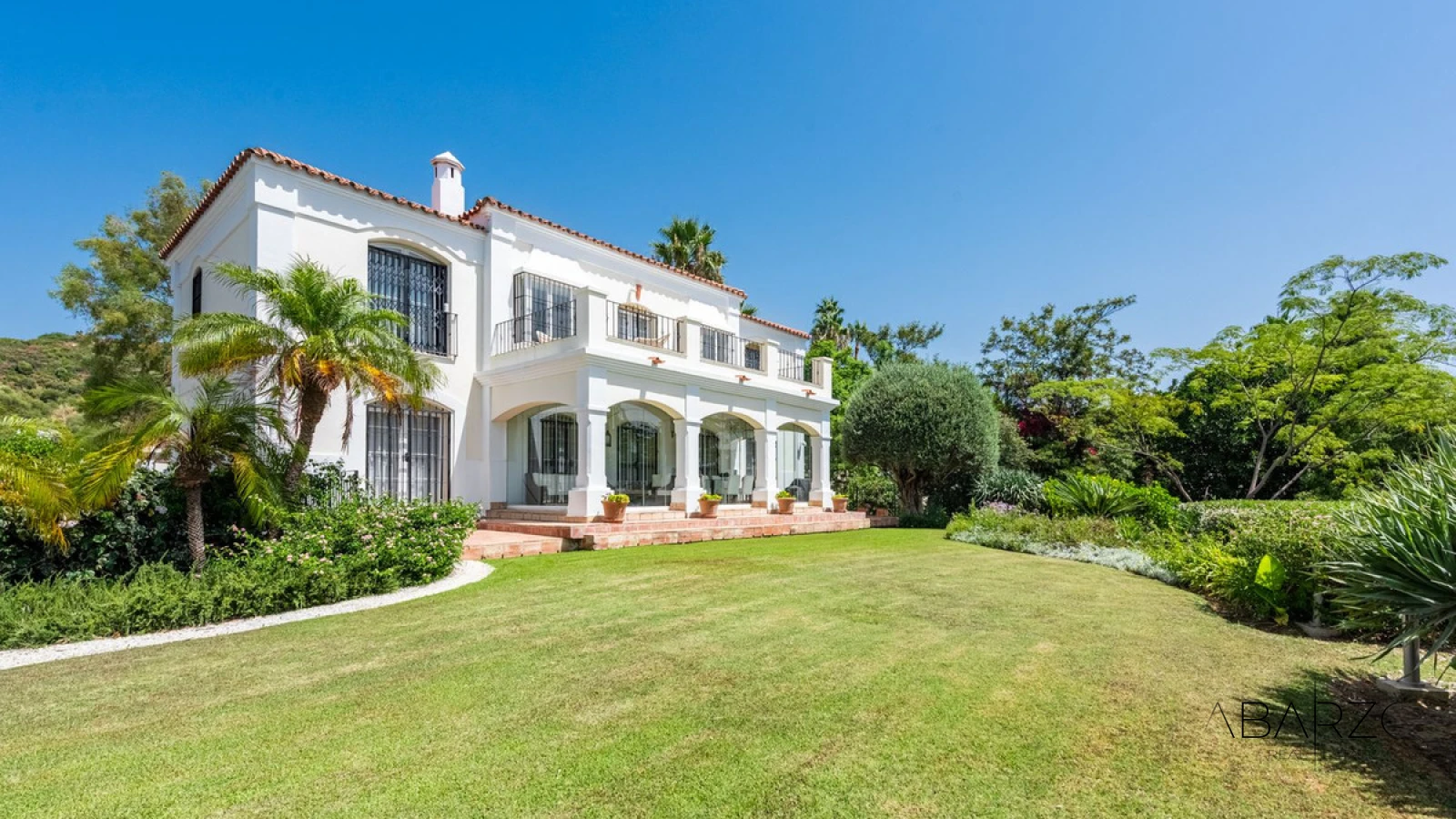 Classic Andalusian Luxury Villa in Marbella's Vega del Colorado with Sea Views — interior, La Quinta, Benahavís (22 of 49)