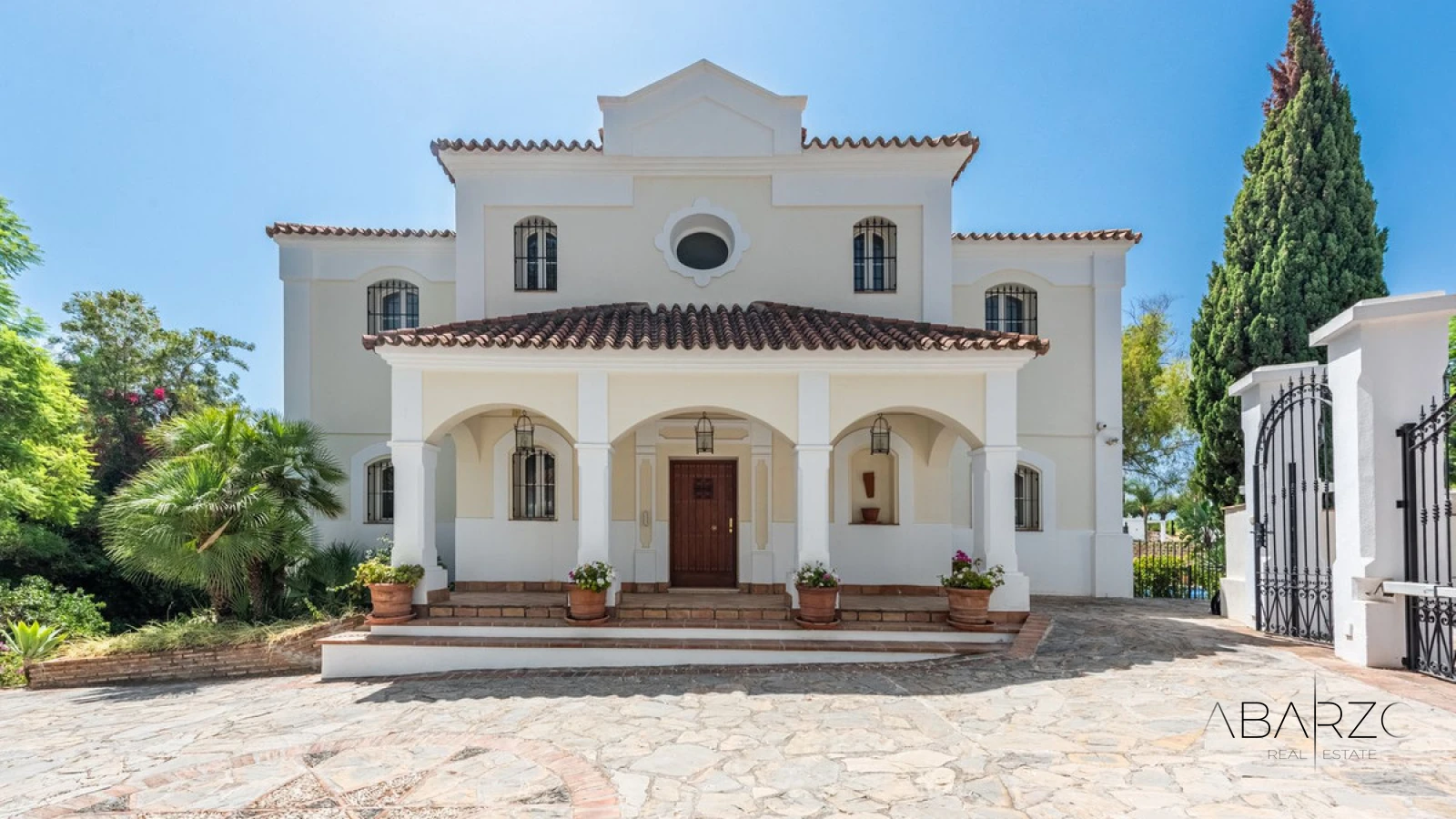 Classic Andalusian Luxury Villa in Marbella's Vega del Colorado with Sea Views — interior, La Quinta, Benahavís (44 of 49)