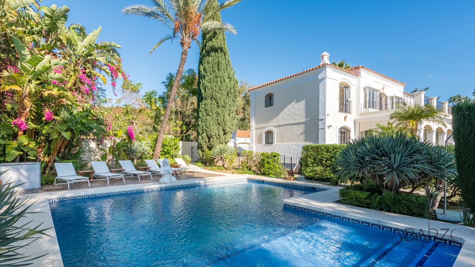 Classic Andalusian Luxury Villa in Marbella's Vega del Colorado with Sea Views — luxury property for sale in La Quinta, Benahavís
