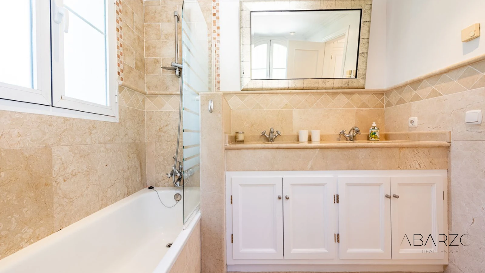 Classic Andalusian Luxury Villa in Marbella's Vega del Colorado with Sea Views — interior, La Quinta, Benahavís (23 of 49)