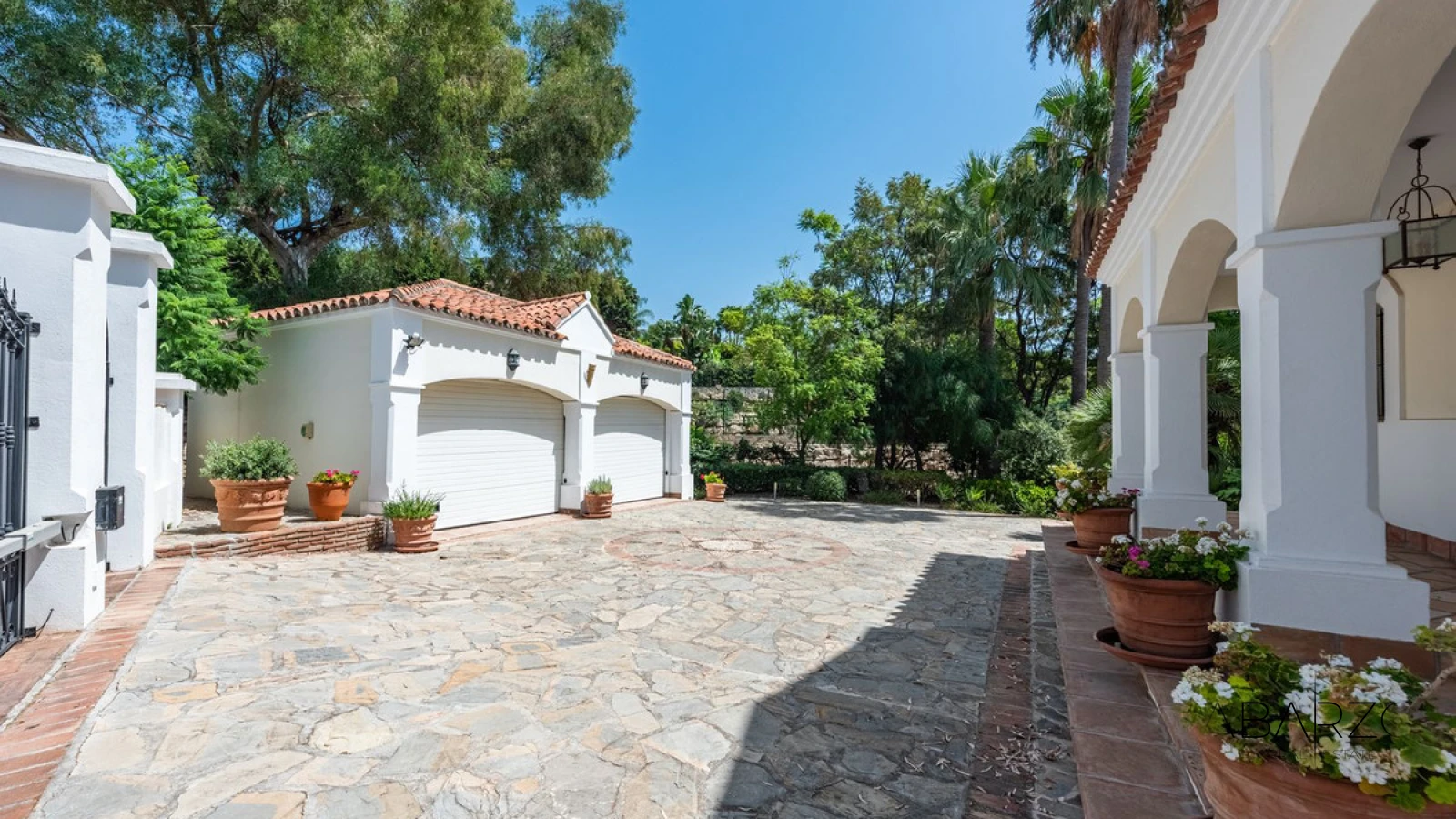 Classic Andalusian Luxury Villa in Marbella's Vega del Colorado with Sea Views — interior, La Quinta, Benahavís (34 of 49)