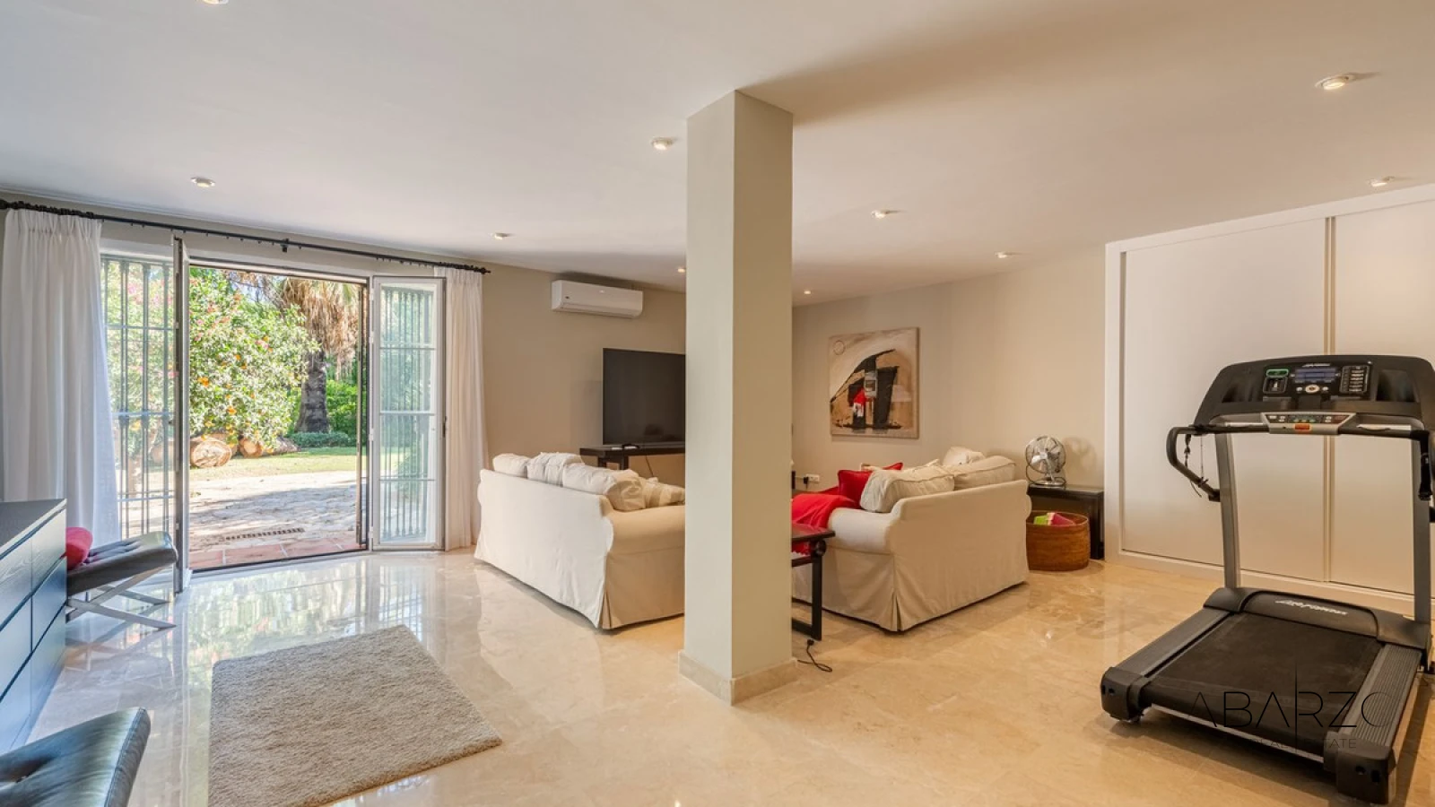 Classic Andalusian Luxury Villa in Marbella's Vega del Colorado with Sea Views — interior, La Quinta, Benahavís (27 of 49)