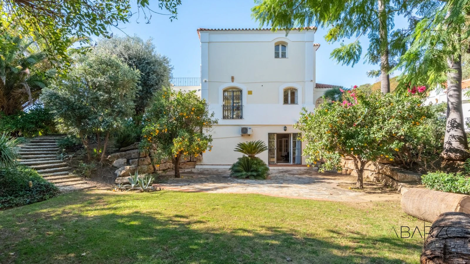 Classic Andalusian Luxury Villa in Marbella's Vega del Colorado with Sea Views — interior, La Quinta, Benahavís (29 of 49)