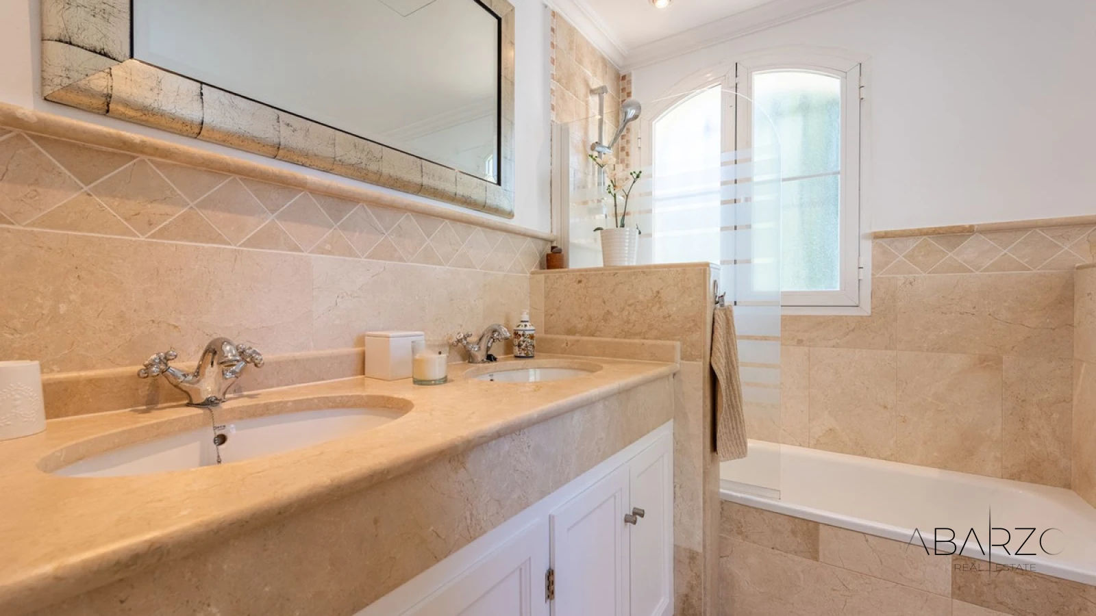 Classic Andalusian Luxury Villa in Marbella's Vega del Colorado with Sea Views — interior, La Quinta, Benahavís (21 of 49)