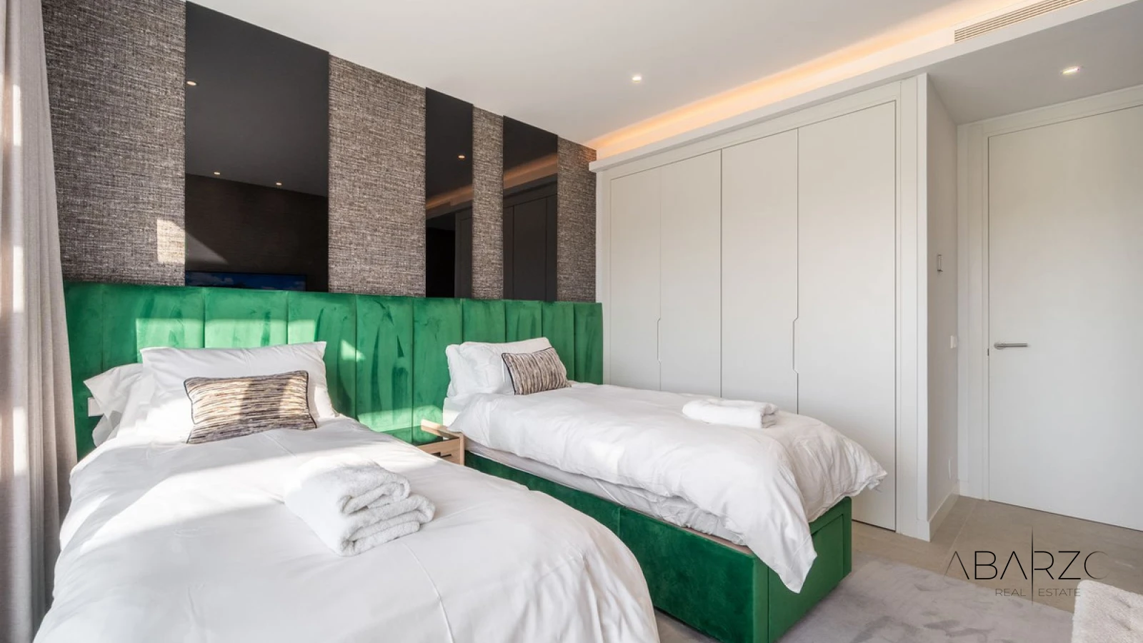 Key Ready Designer Villa in Elviria with Private Heated Pool and Prime Location — interior, Marbella East, Marbella (19 of 49)