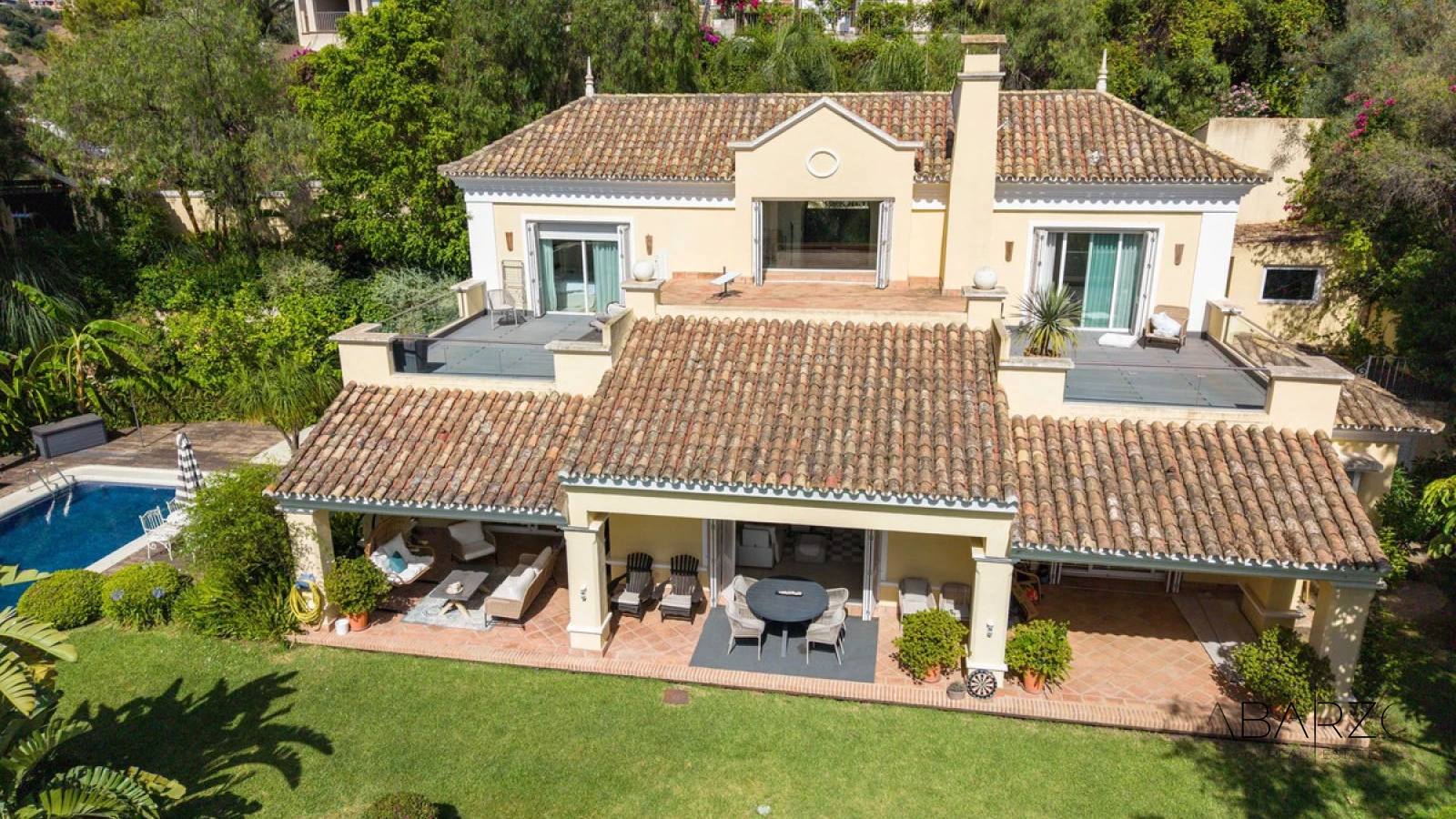 Villa with Garden and Expansion Potential in Los Almendros, Benahavís — interior, Los Arqueros, Benahavís (5 of 27)