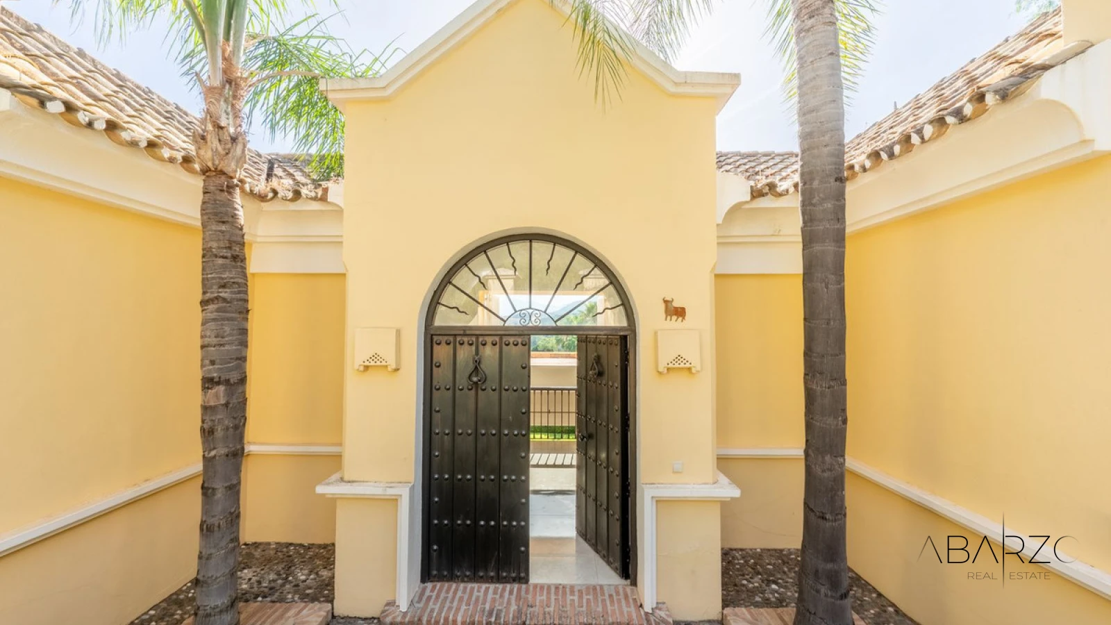 Villa with Garden and Expansion Potential in Los Almendros, Benahavís — interior, Los Arqueros, Benahavís (4 of 27)