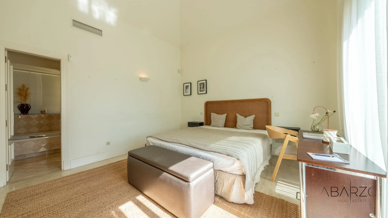 Villa with Garden and Expansion Potential in Los Almendros, Benahavís — interior, Los Arqueros, Benahavís (24 of 27)
