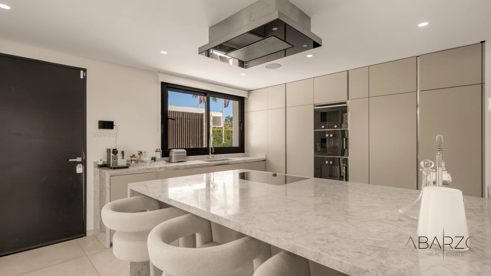 Villa in Nueva Andalucía with Frontline Golf and Infinity Pool — interior, Nueva Andalucía, Marbella (11 of 49)