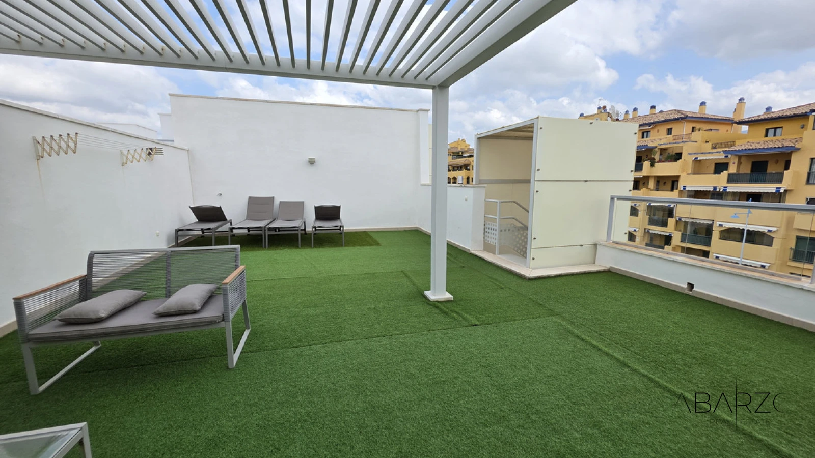 Ático dúplex en la zona de playa de San Pedro de Alcántara, Marbella — luxury property for sale in San Pedro de Alcántara