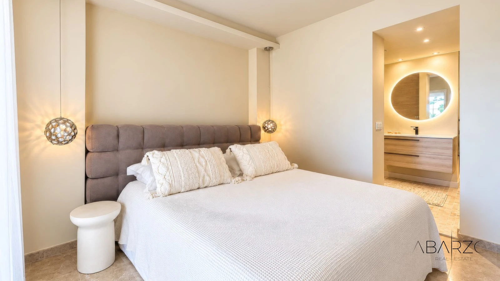 Remodelled Corner Garden Apartment in Cumbres del Rodeo, Marbella — interior, Nueva Andalucía, Marbella (4 of 15)