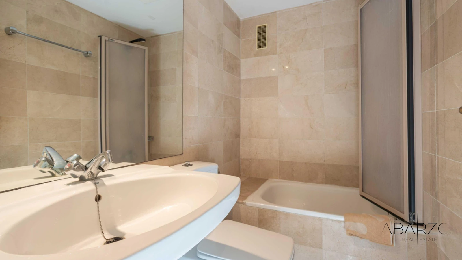 Three-Bedroom Apartment in a Garden Setting, Río Real, Marbella — interior, Marbella East, Marbella (17 of 30)