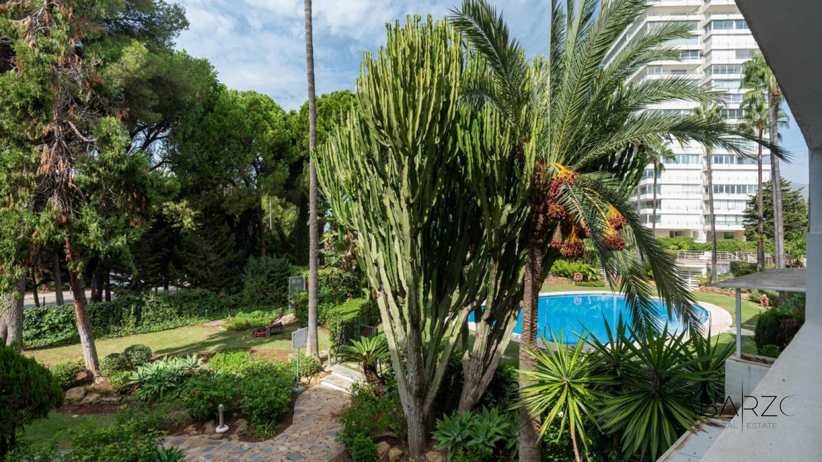 Three-Bedroom Apartment in a Garden Setting, Río Real, Marbella — interior, Marbella East, Marbella (3 of 30)
