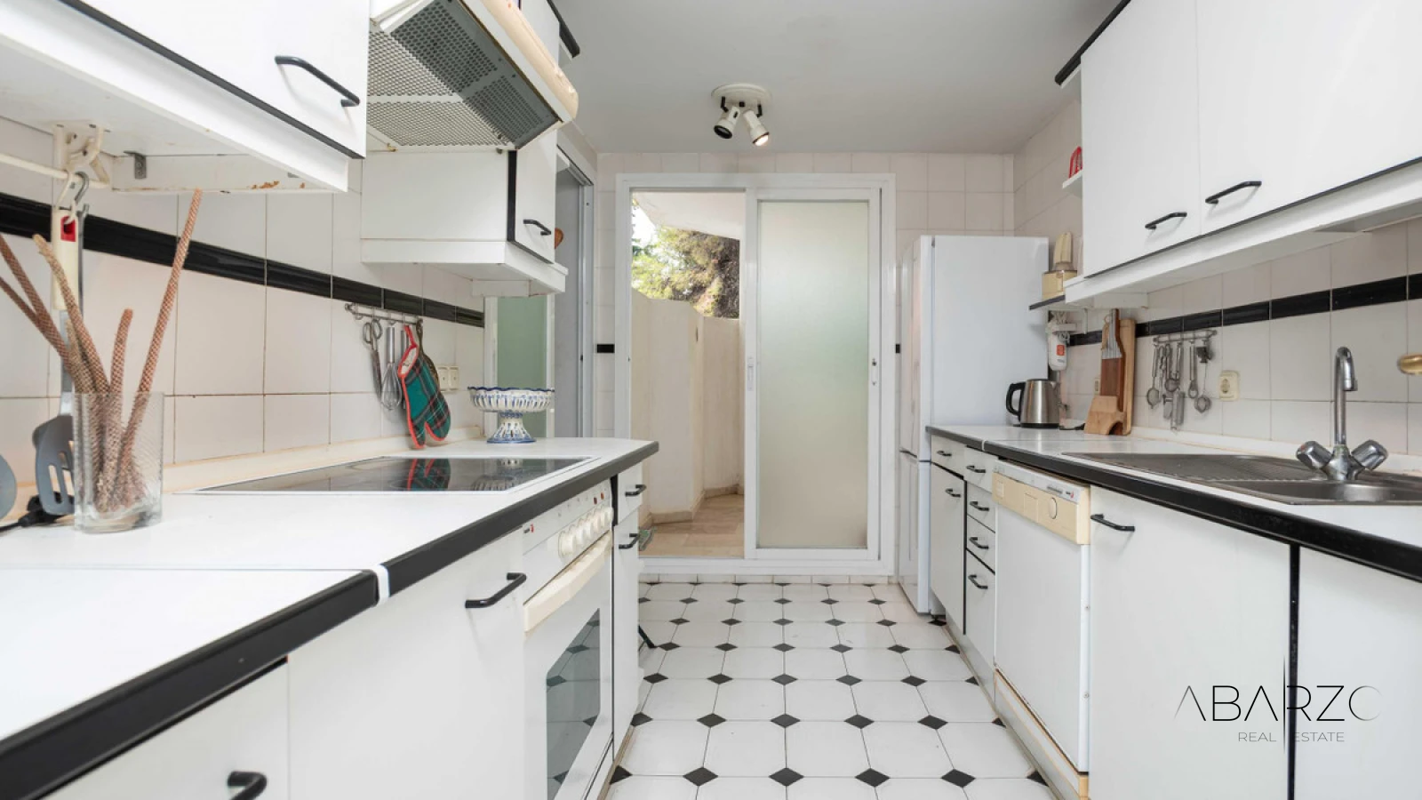 Three-Bedroom Apartment in a Garden Setting, Río Real, Marbella — interior, Marbella East, Marbella (6 of 30)