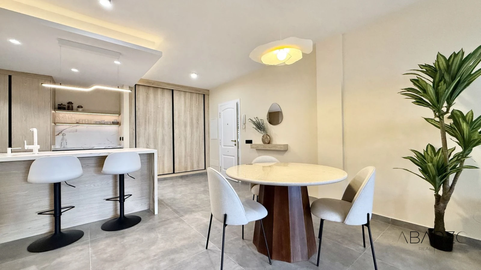 Renoviertes Ein-Zimmer-Apartment, erste Strandlinie, Puerto Banús, Marbella — interior, Puerto Banús, Marbella (7 of 28)