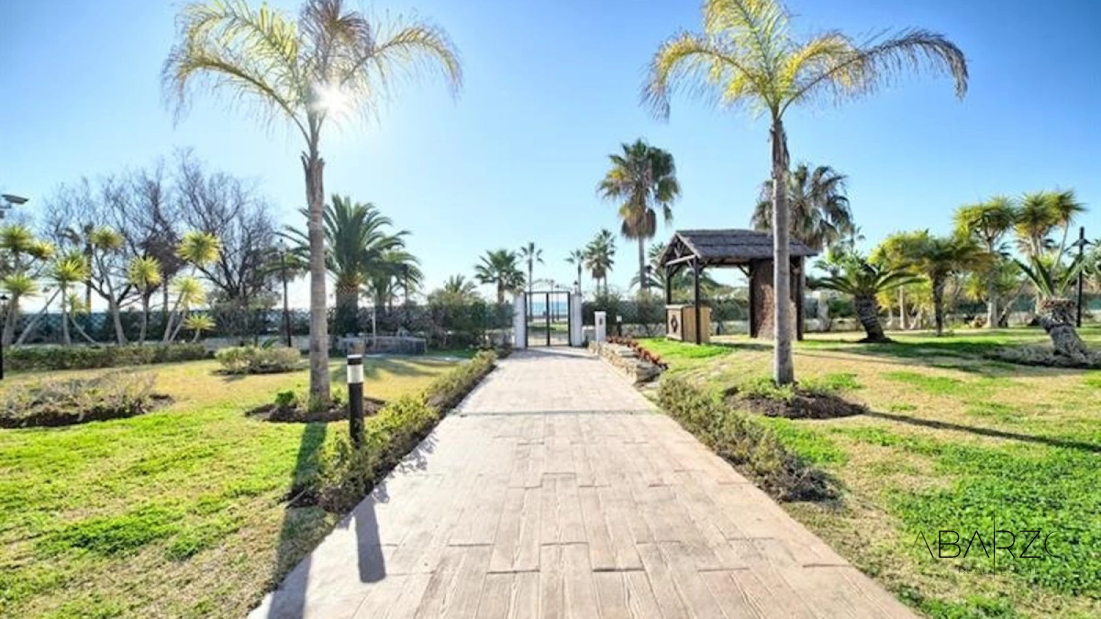 Renoviertes Ein-Zimmer-Apartment, erste Strandlinie, Puerto Banús, Marbella — interior, Puerto Banús, Marbella (25 of 28)