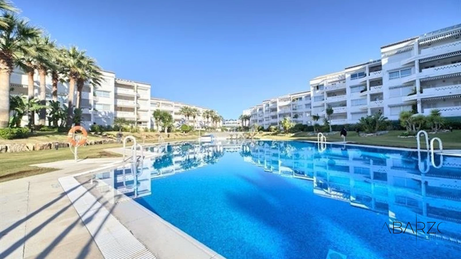 Renoviertes Ein-Zimmer-Apartment, erste Strandlinie, Puerto Banús, Marbella — interior, Puerto Banús, Marbella (23 of 28)