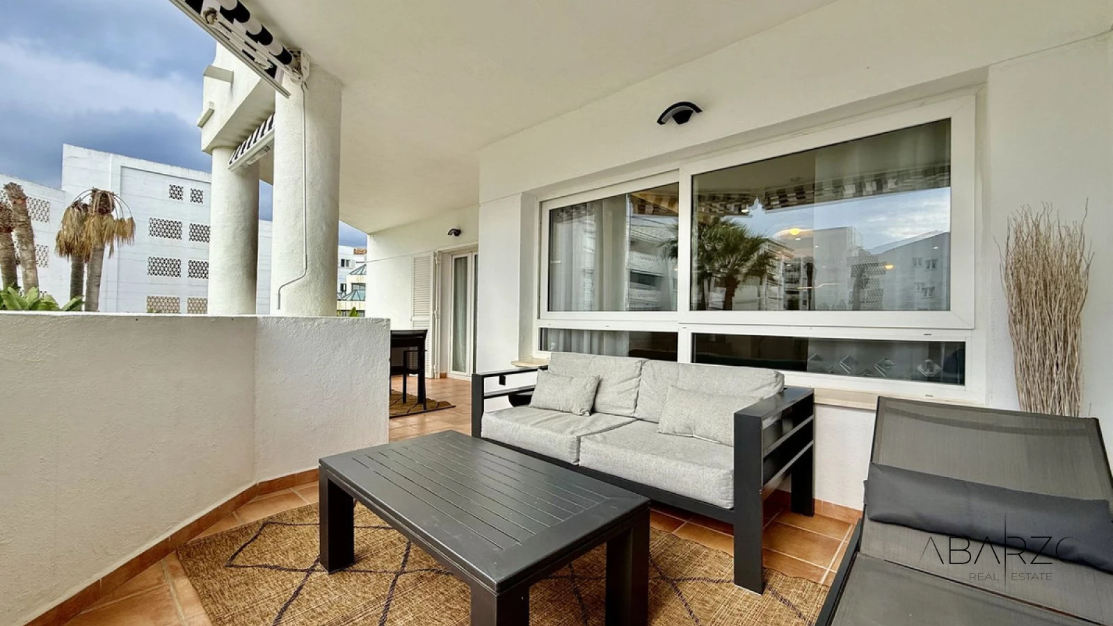Renoviertes Ein-Zimmer-Apartment, erste Strandlinie, Puerto Banús, Marbella — interior, Puerto Banús, Marbella (3 of 28)