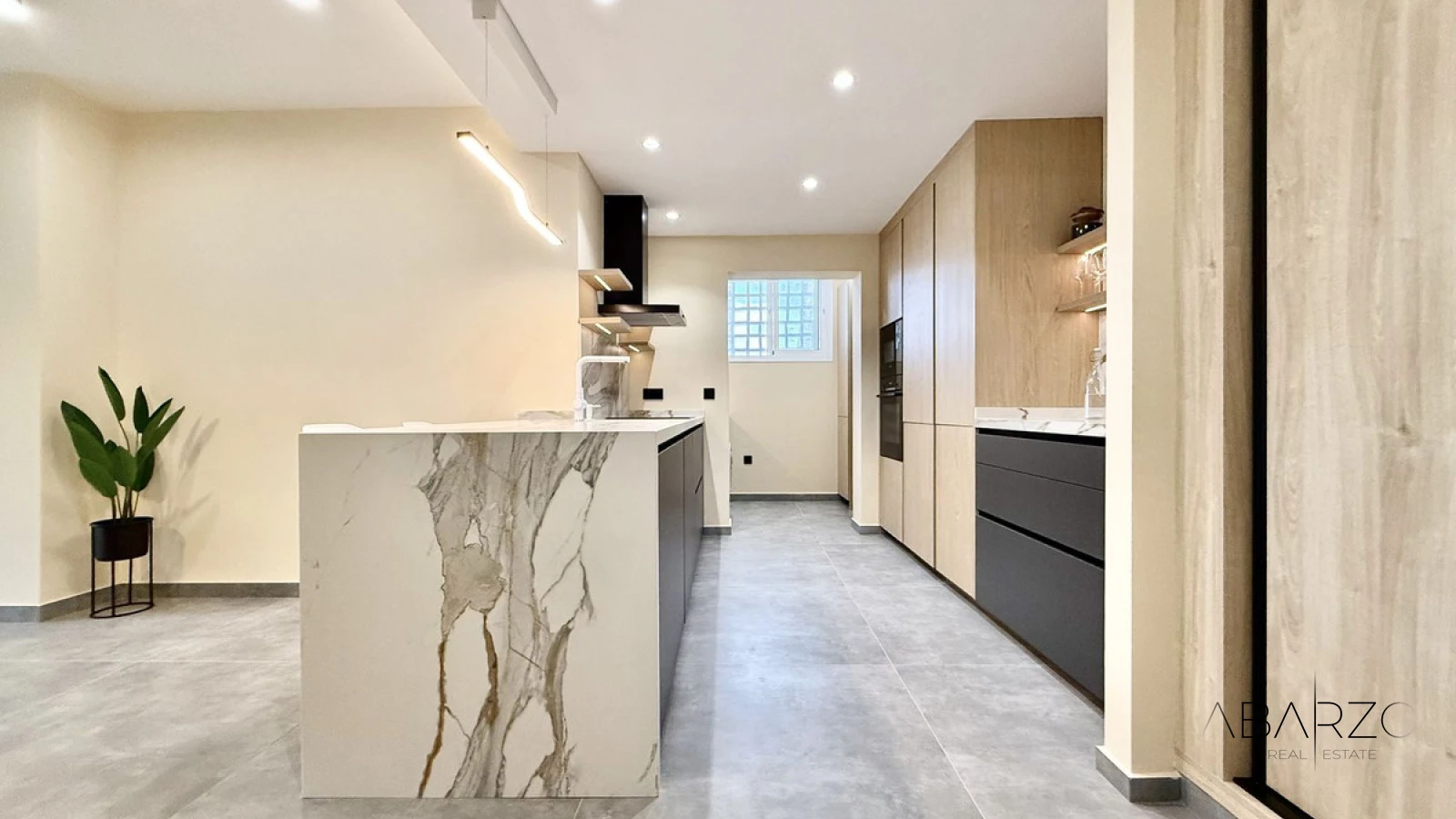 Renoviertes Ein-Zimmer-Apartment, erste Strandlinie, Puerto Banús, Marbella — interior, Puerto Banús, Marbella (21 of 28)