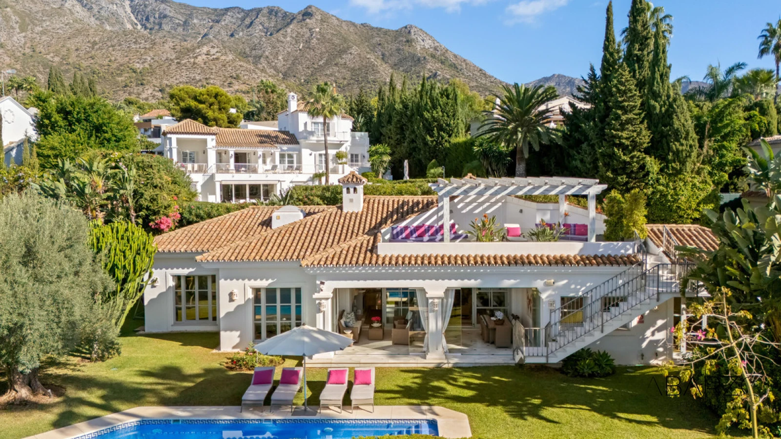 Villa mediterránea de una sola planta en Sierra Blanca, Marbella — luxury property for sale in Golden Mile, Marbella