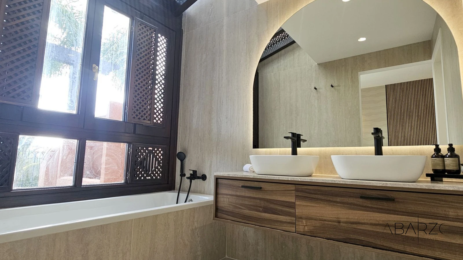 Exquisita Villa de Lujo en Altos de Puente Romano, Marbella con Jardín Privado y Garaje — interior, Golden Mile, Marbella (12 of 20)