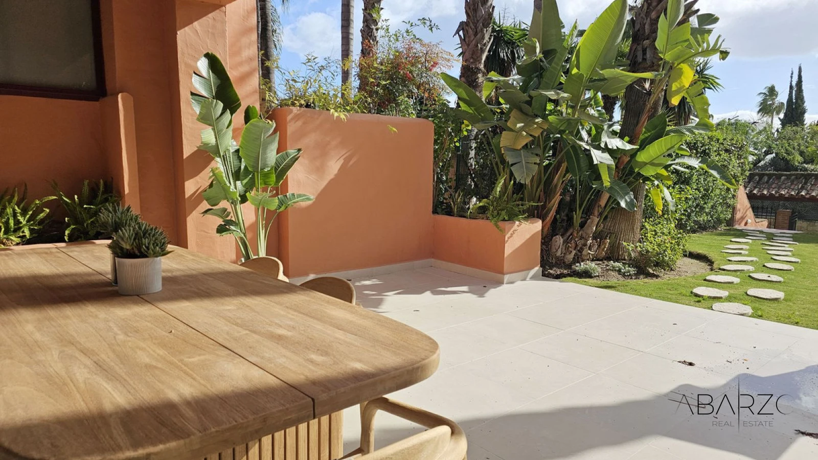 Exquisita Villa de Lujo en Altos de Puente Romano, Marbella con Jardín Privado y Garaje — interior, Golden Mile, Marbella (19 of 20)