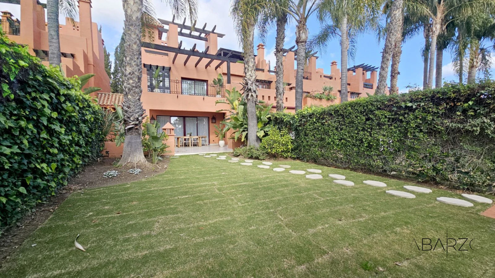Exquisita Villa de Lujo en Altos de Puente Romano, Marbella con Jardín Privado y Garaje — interior, Golden Mile, Marbella (20 of 20)