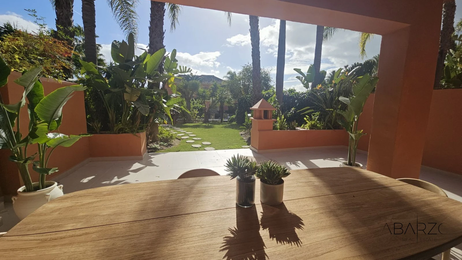 Exquisita Villa de Lujo en Altos de Puente Romano, Marbella con Jardín Privado y Garaje — interior, Golden Mile, Marbella (3 of 20)