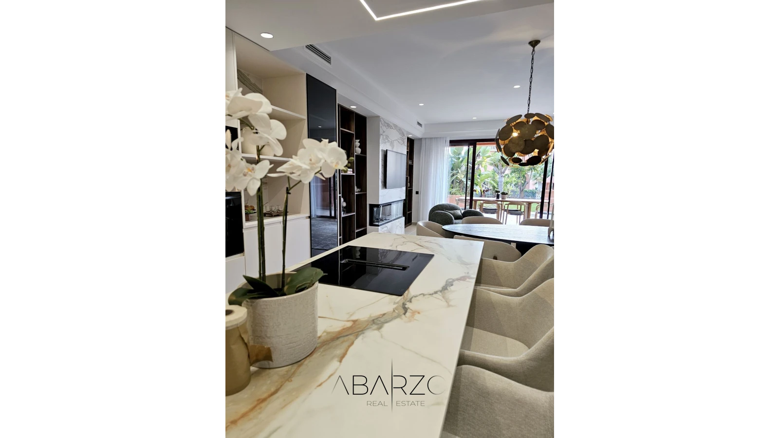 Exquisita Villa de Lujo en Altos de Puente Romano, Marbella con Jardín Privado y Garaje — interior, Golden Mile, Marbella (10 of 20)