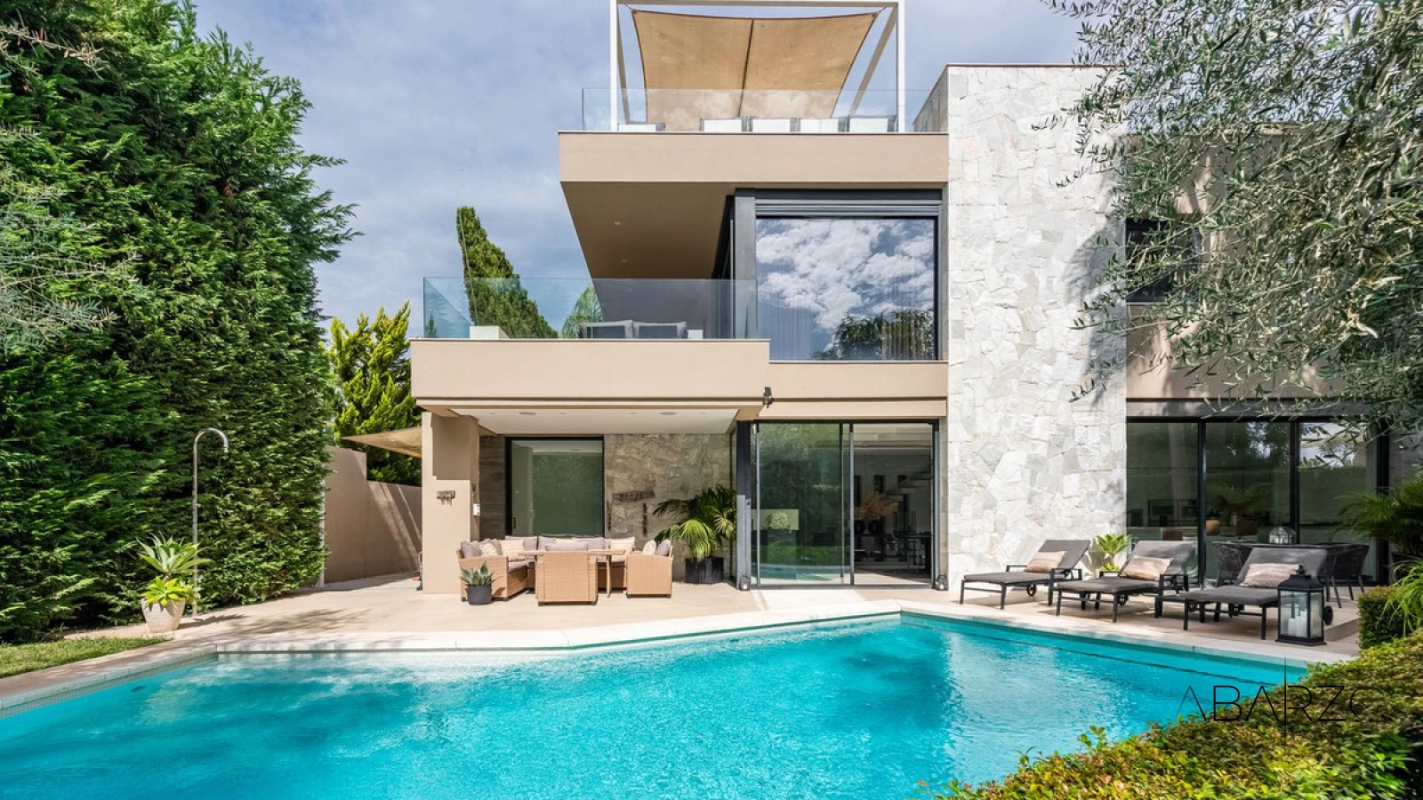 Mejor Oportunidad Villa Contemporánea Casablanca Marbella con Piscina y Jacuzzi — luxury property for sale in Golden Mile, Marbella