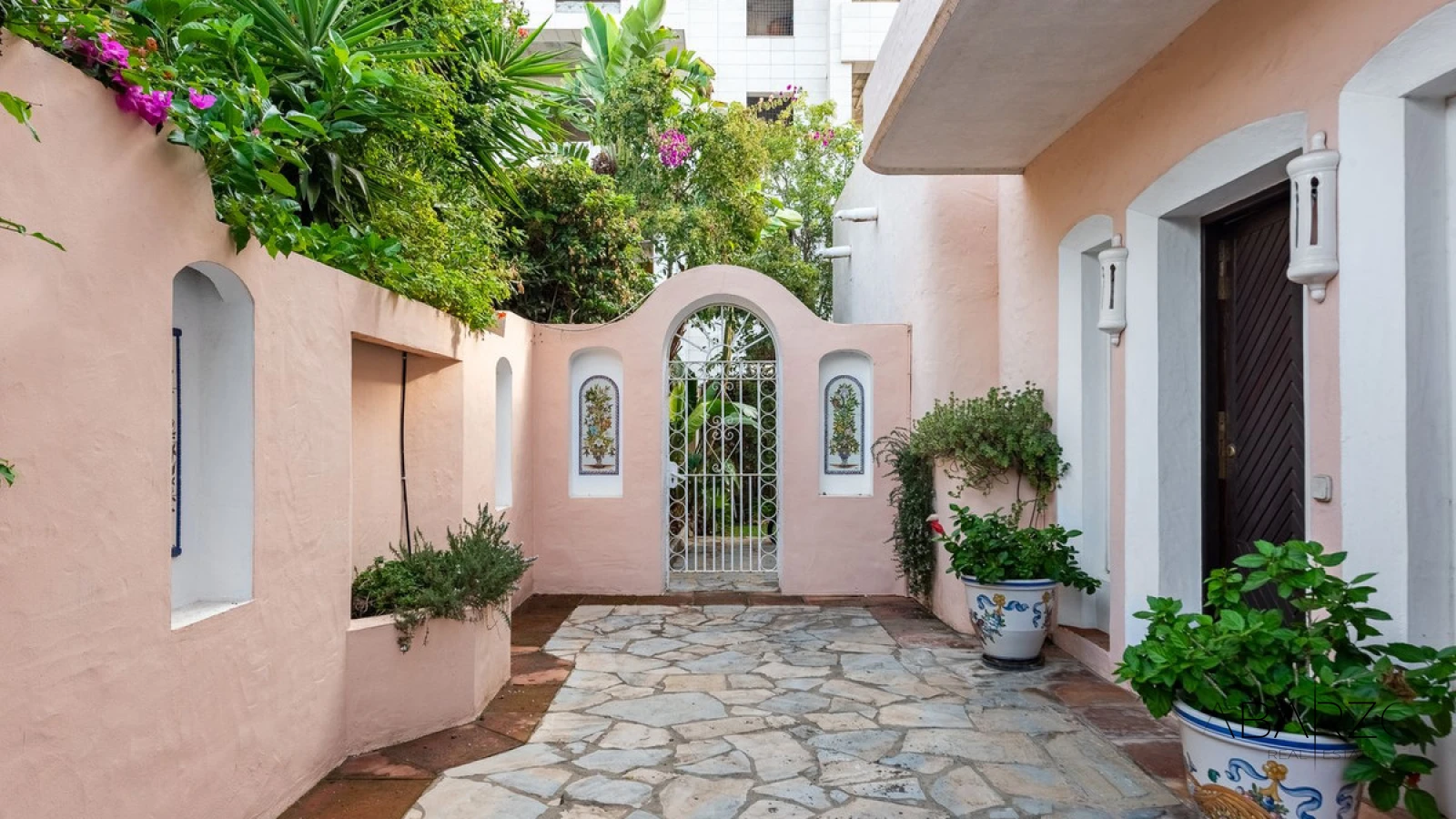 Вилла у моря с потенциалом реновации в Параисо Барональ, Эстепона — interior, New Golden Mile, Estepona (36 of 36)