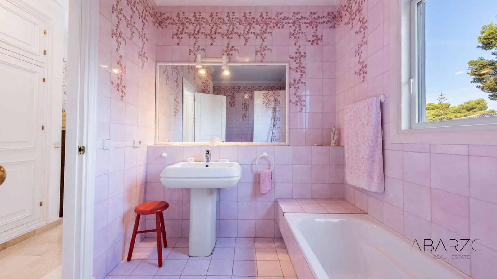 Вилла у моря с потенциалом реновации в Параисо Барональ, Эстепона — interior, New Golden Mile, Estepona (21 of 36)