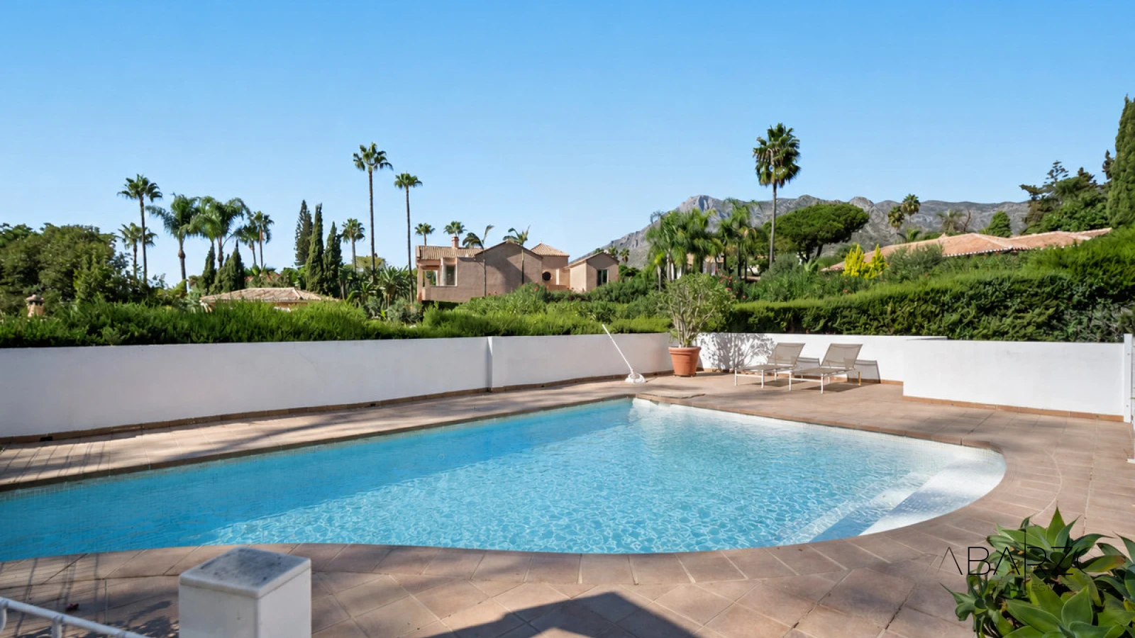 Andalusian Villa with Renovation Potential in La Merced, Marbella — interior, Marbella Centro, Marbella (2 of 23)