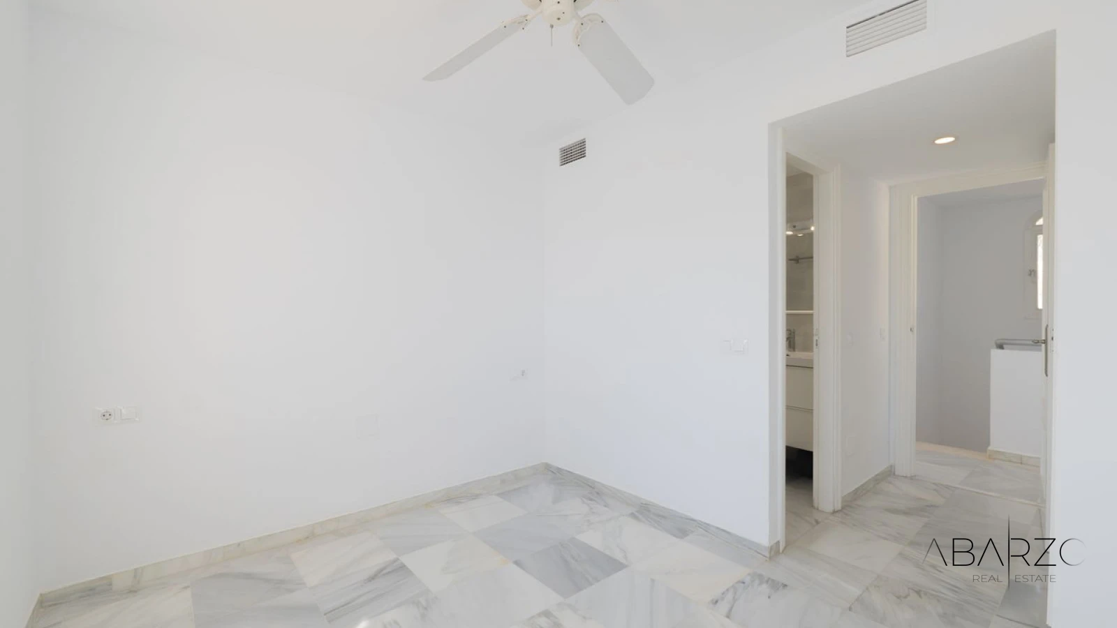 Freistehende Villa in Gehweite zu Puerto Banús, Marbella — interior, Puerto Banús, Marbella (34 of 38)