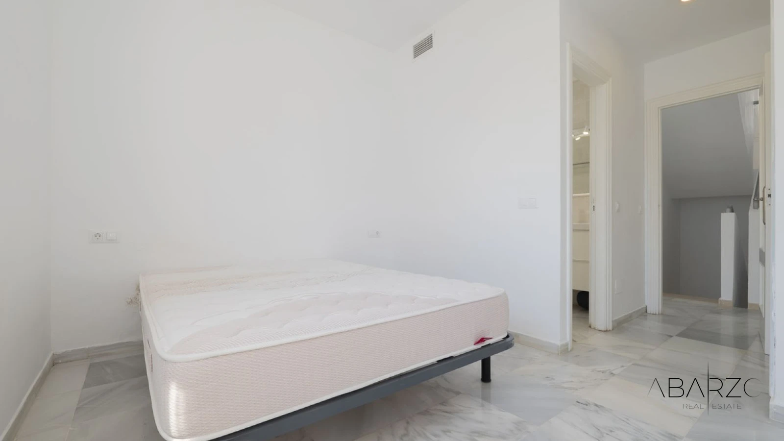 Freistehende Villa in Gehweite zu Puerto Banús, Marbella — interior, Puerto Banús, Marbella (28 of 38)