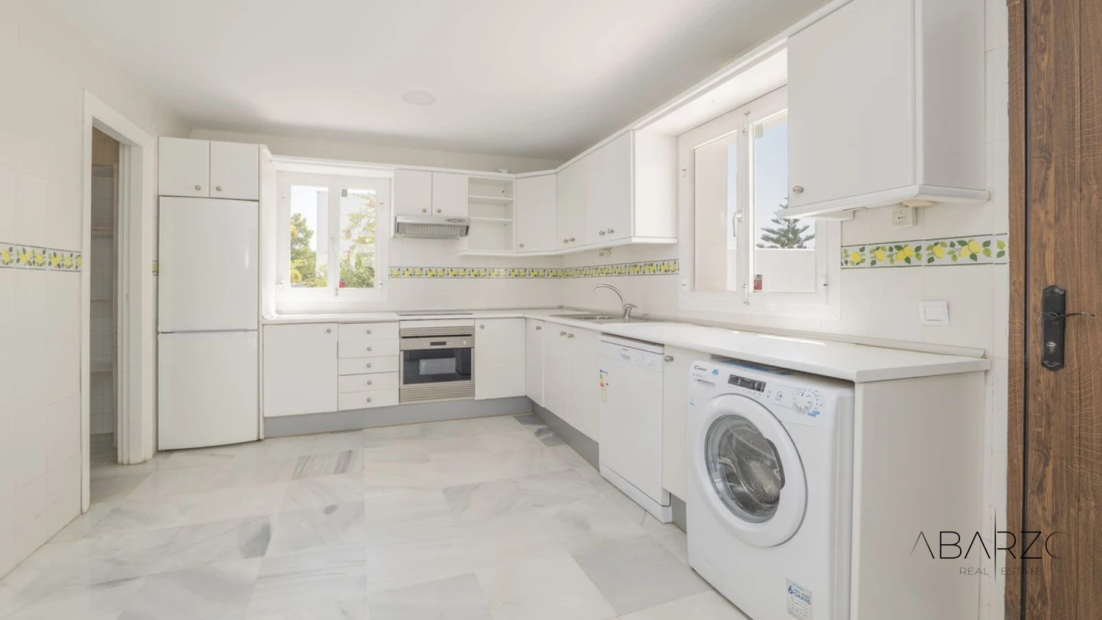 Freistehende Villa in Gehweite zu Puerto Banús, Marbella — interior, Puerto Banús, Marbella (12 of 38)