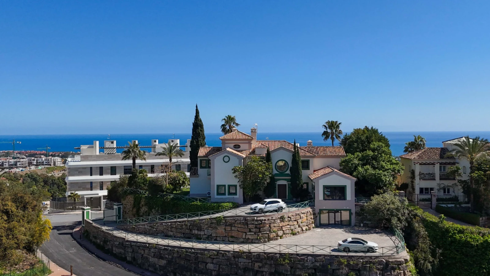Exceptional villa in Selwo, Estepona  with infinity pool and private wellness area — interior, New Golden Mile, Estepona (96 of 98)
