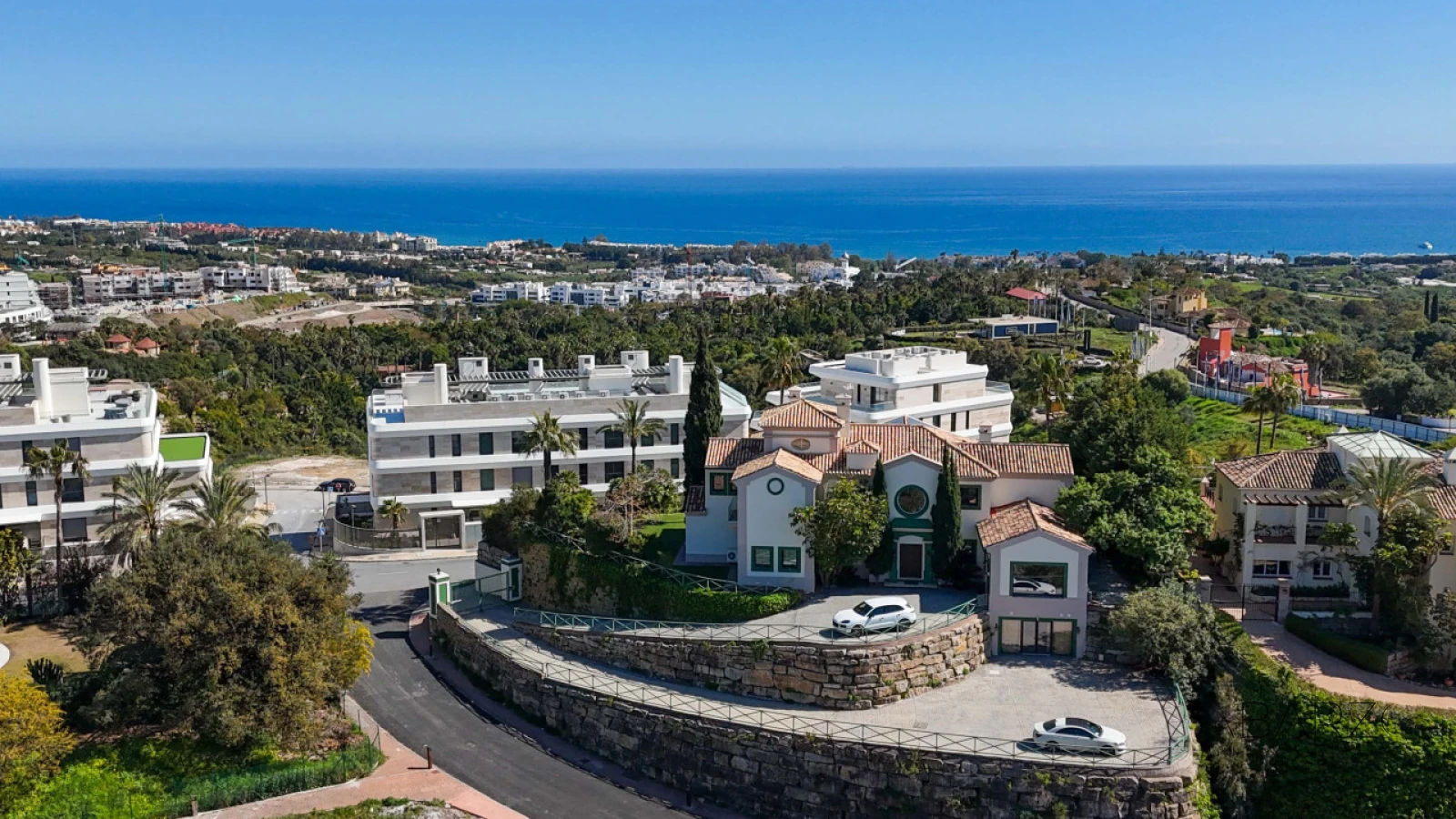 Exceptional villa in Selwo, Estepona  with infinity pool and private wellness area — interior, New Golden Mile, Estepona (95 of 98)