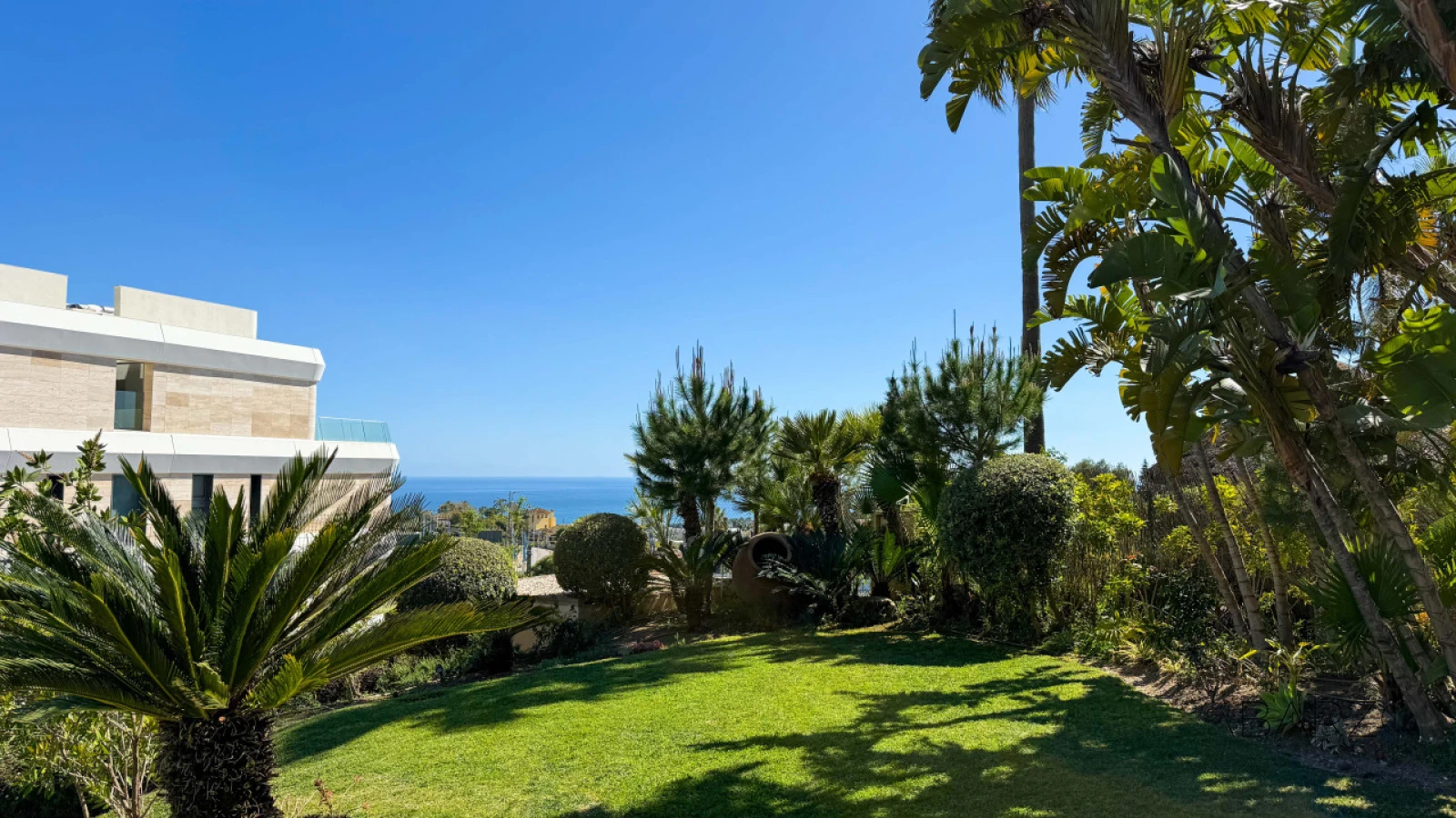 Exceptional villa in Selwo, Estepona  with infinity pool and private wellness area — interior, New Golden Mile, Estepona (6 of 98)
